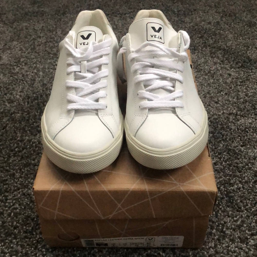 Veja Esplar Leather Sneaker